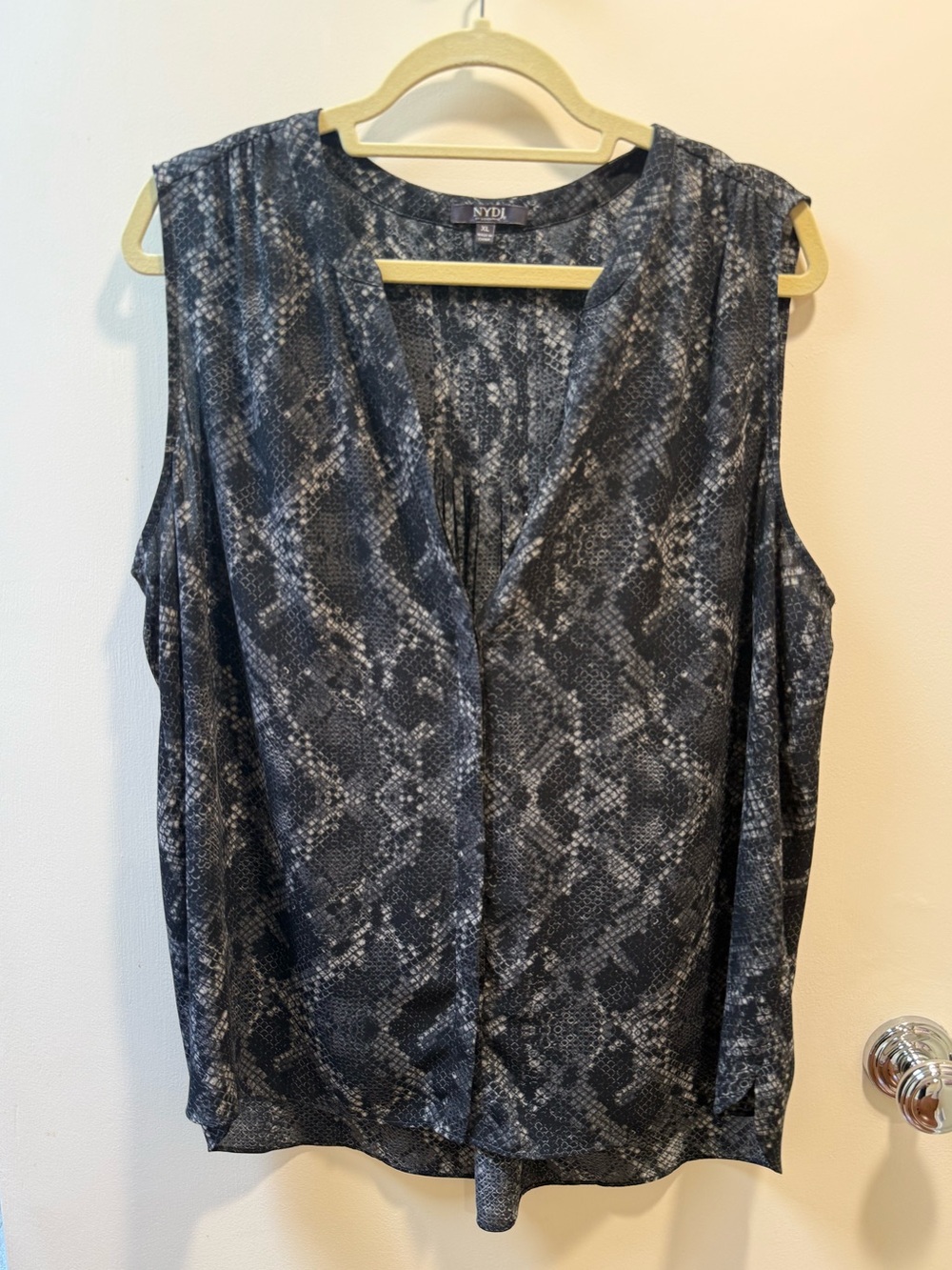 NYDJ Sleeveless V-Neck Snake-Print Blouse in Gray and Black